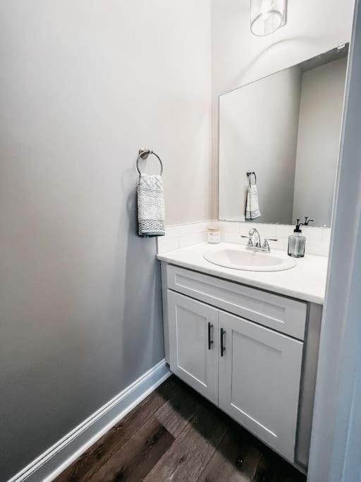 Apartamento New Luxury Townhome Youngsville