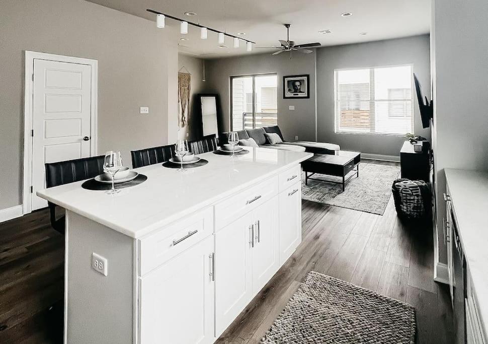 Apartment New Luxury Townhome Youngsville